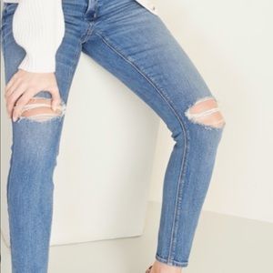 SOLD!!!! Old Navy Rockstar Super Skinny Jeans ‼️
